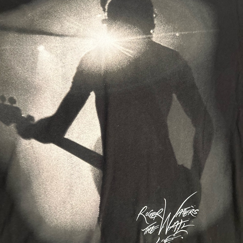 Pink Floyd 2010 XLRoger Waters The Wall VIP Package Tour Shirt - Picture 2 of 4